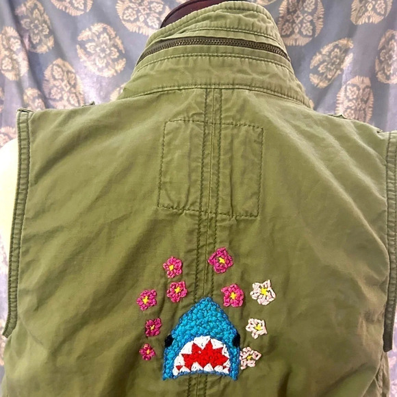 Abercrombie and Fitch vintage hand sewn DIY-  crafted shark vest size S - Picture 3 of 7